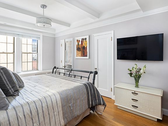 4th image of 639 W End Ave #11B