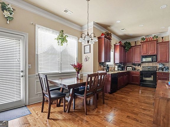 4th image of 4875 Price St