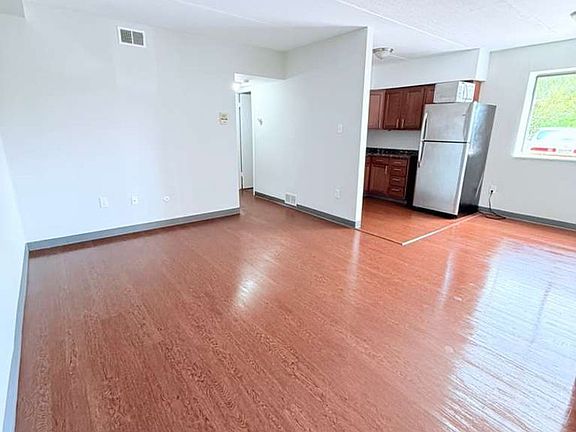 2nd image of 462 South Ave #B4