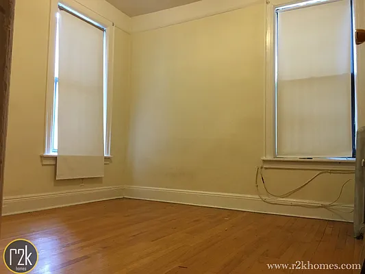 Rented by Realty 2000 Corp | media 5