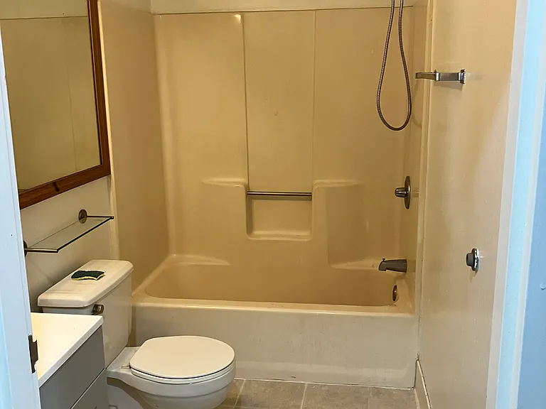 Barney Square Apartments — Photo 19