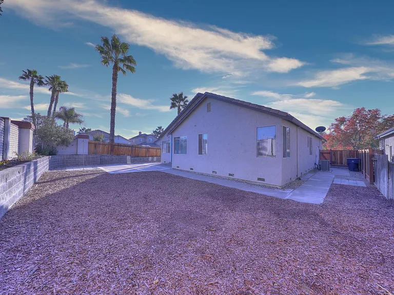 4724 Cove Ln — Photo 30