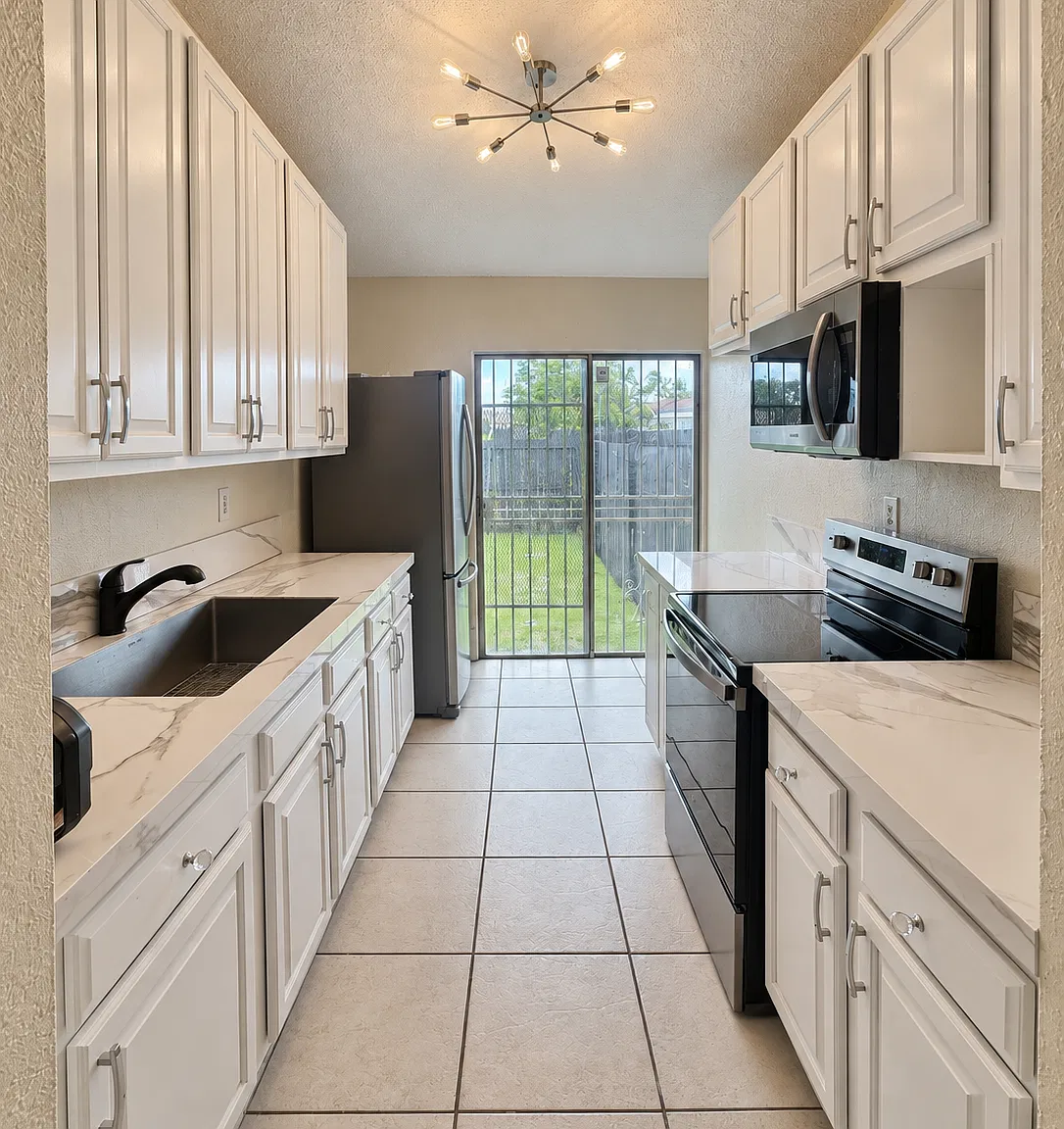 3 bed, 1120 sqft, $3,330 — Photo 1