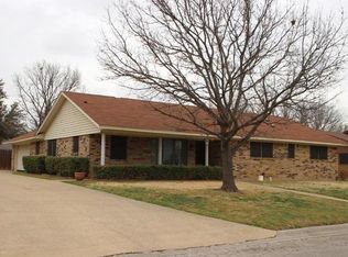 2003 Redbud Rd, Gainesville, TX 76240