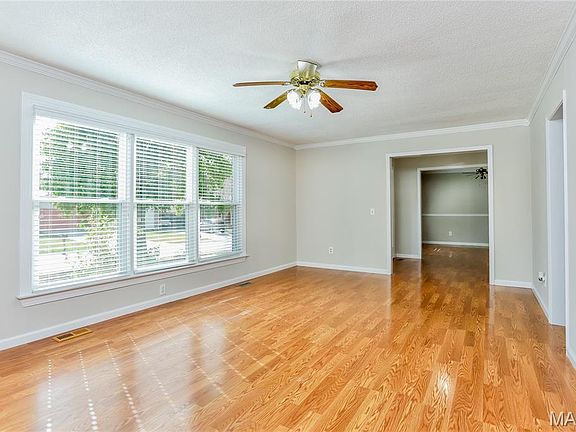 2nd image of 104 Lake Point Dr