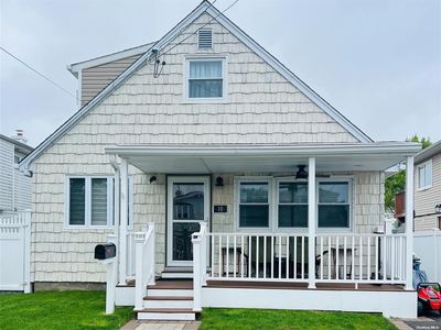 10 Marionette Walk, Lindenhurst, NY, 11757