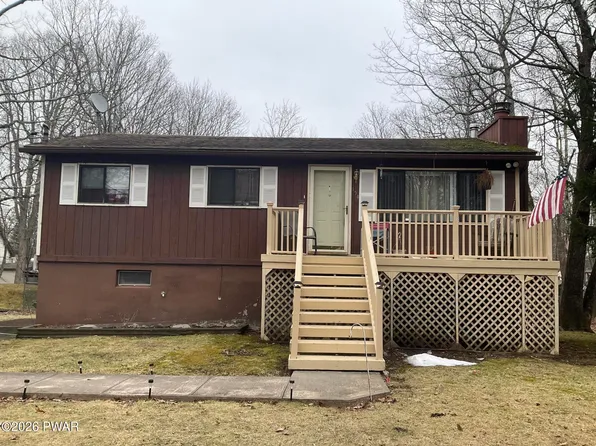 154 Roundhill Rd, Dingmans Ferry, PA 18328