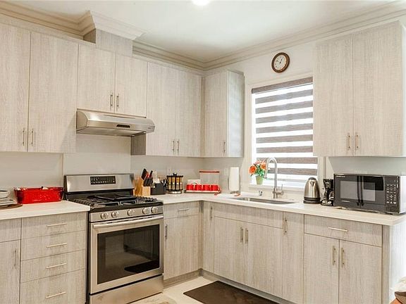 5th image of 8342 Mission Dr
