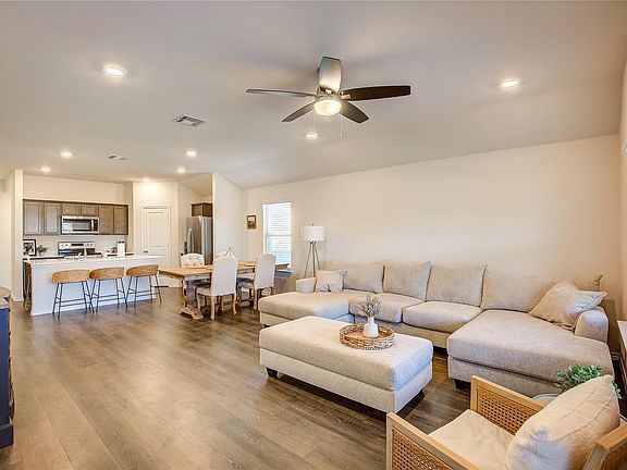 4th image of 1418 Sandlil St