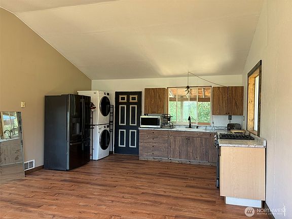 3rd image of 88 Little Bear Road