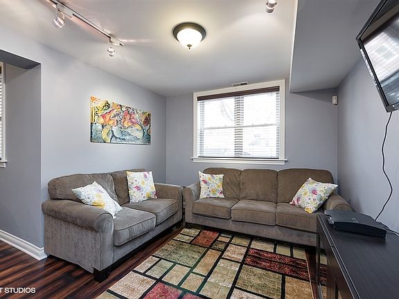 2nd image of 1465 W Winnemac Ave #G