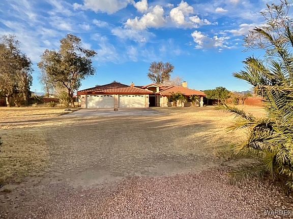 3rd image of 1583 E Poplar Drive