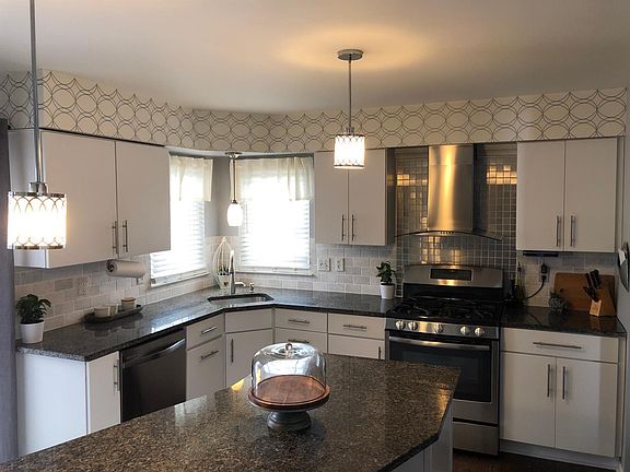 4th image of 839 Pheasant Woods Dr