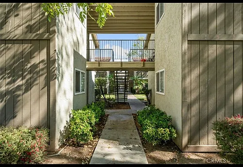 2536 White Oak Pl #5 Photo 1
