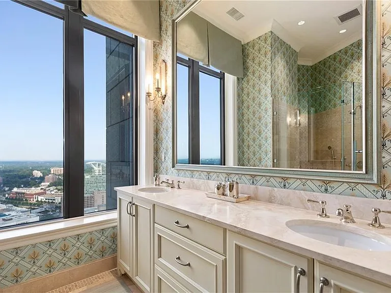 3376 Peachtree Rd NE #47A — Photo 35