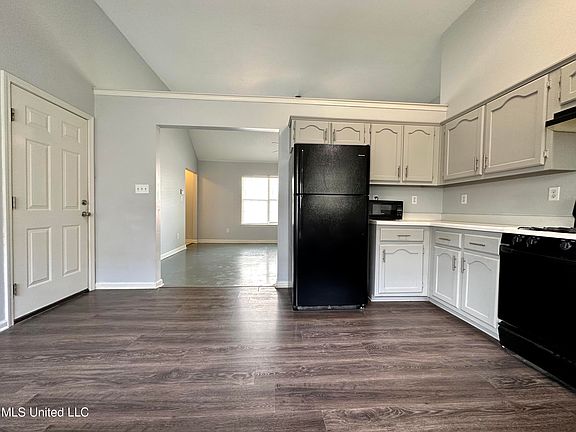 3rd image of 5690 Steffani Dr