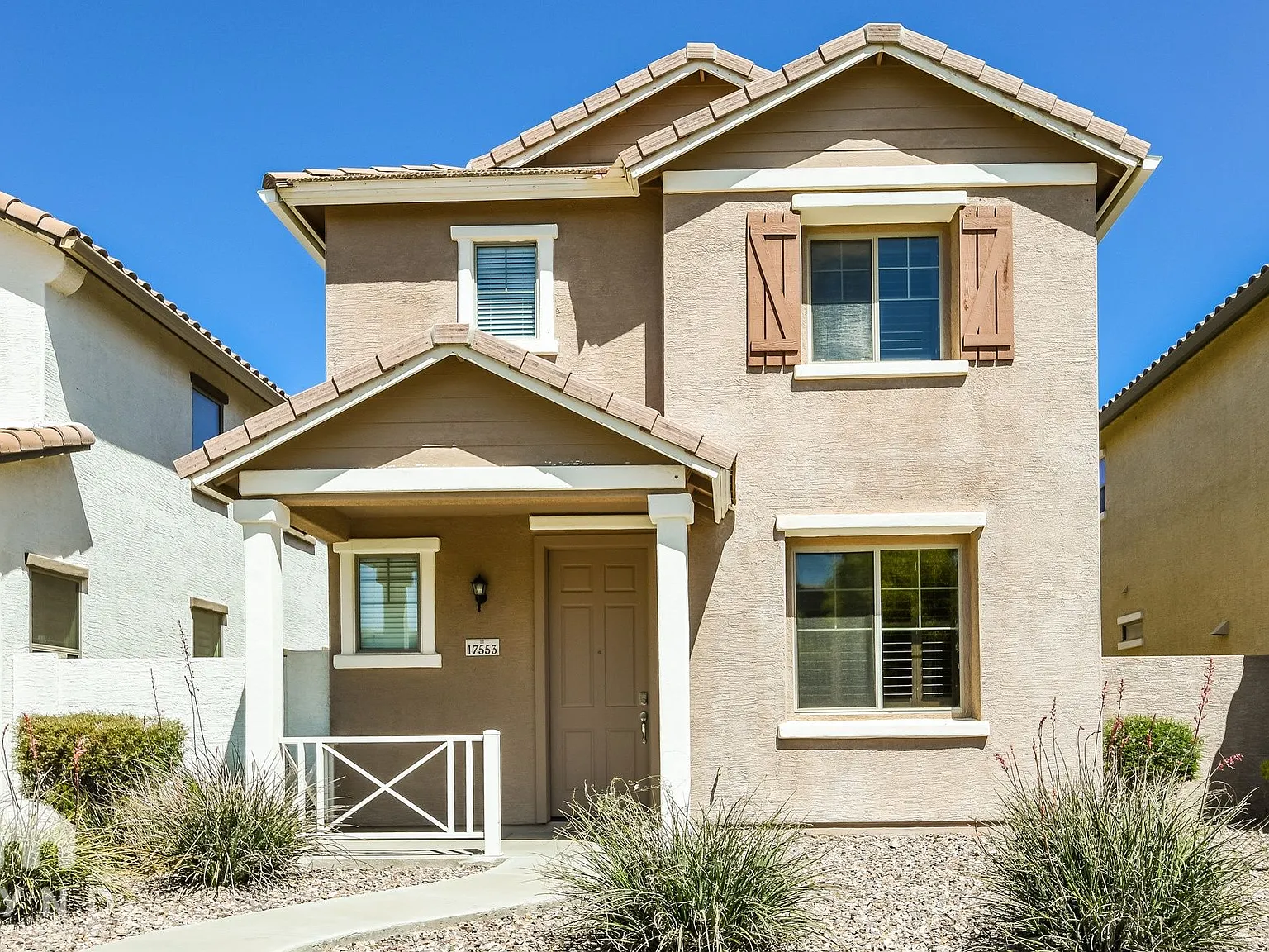 3 bed, 2.5 bath, 1573 sqft, $2,045 — Photo 1