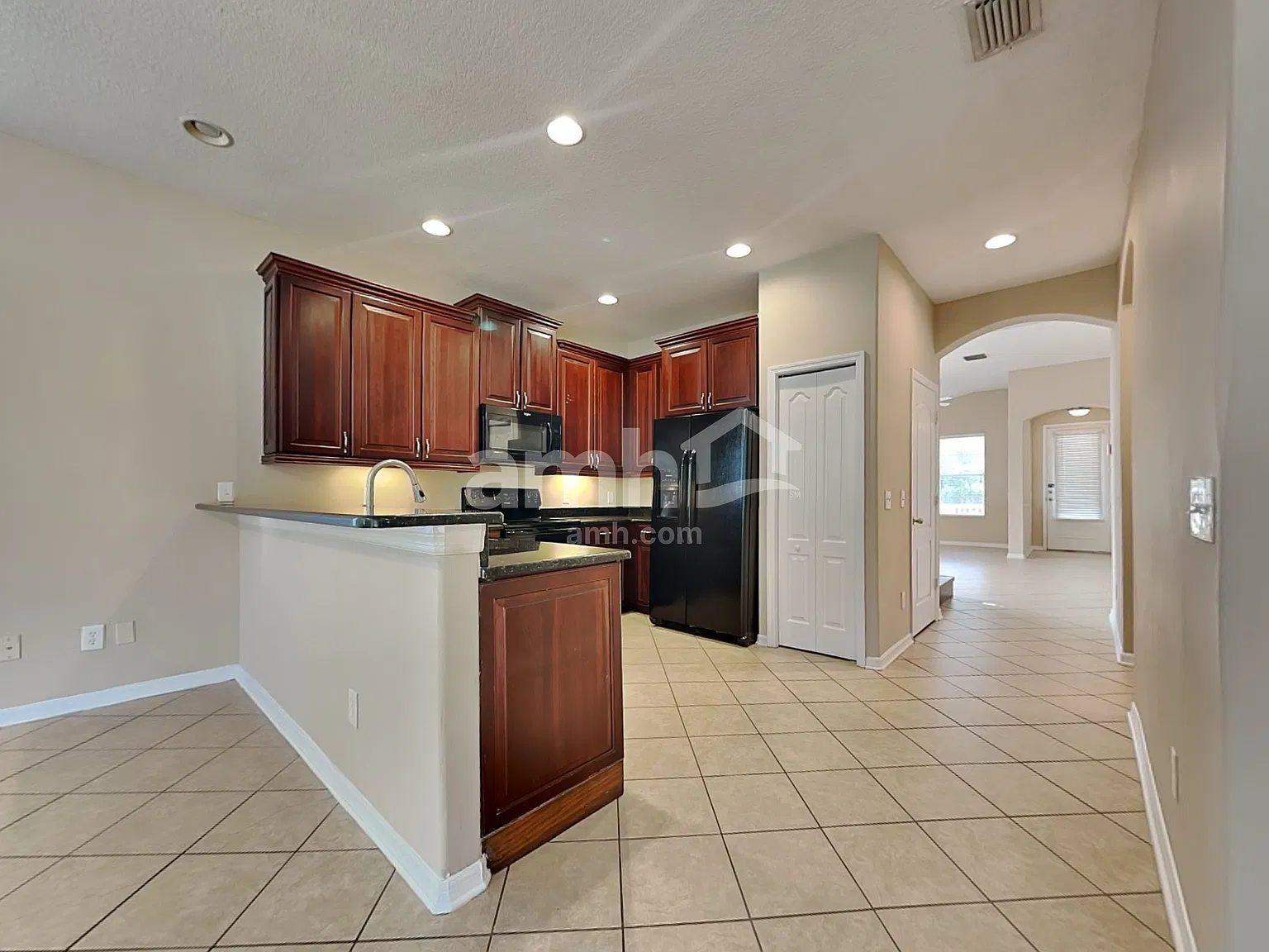 3 bed, 2.5 bath, 2208 sqft, $2,660 — Photo 3
