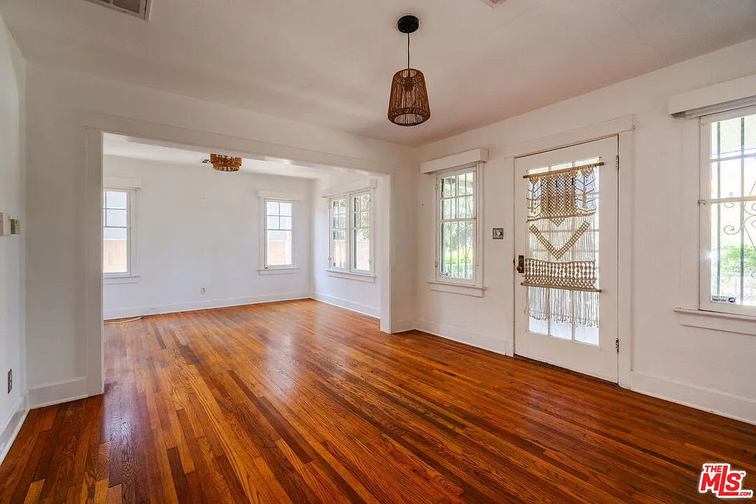 2 bed, 1.0 bath, 864 sqft, $5,500 — Photo 4