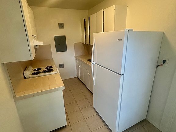 5th image of 1340 N Linden Ave Unit 4
