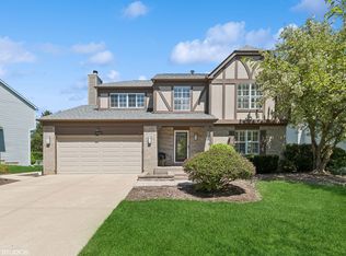 1083 Regency Ln, Carol Stream, IL 60188