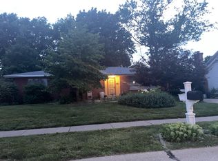 1547 Country Bend Dr, Saint Charles, MO 63303