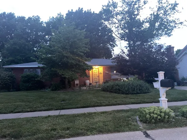 1547 Country Bend Dr, Saint Charles, MO 63303