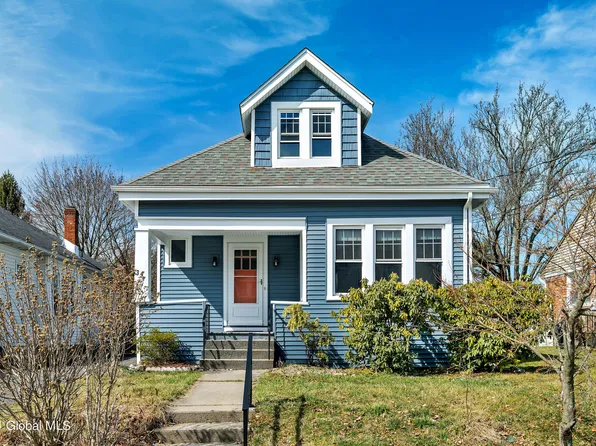 34 Edgecomb Street, Albany, NY 12209