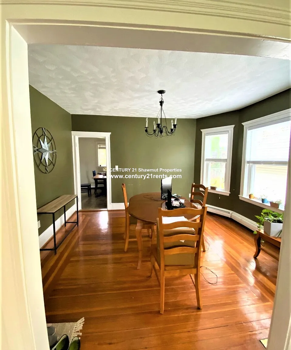 3 bed, 1.0 bath, 1600 sqft, $3,400 — Photo 3