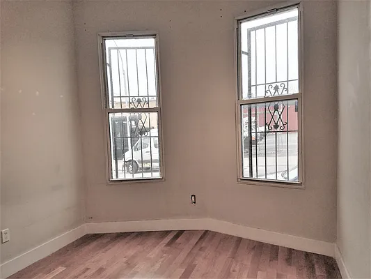 Rented by The Hamilton Group | media 2