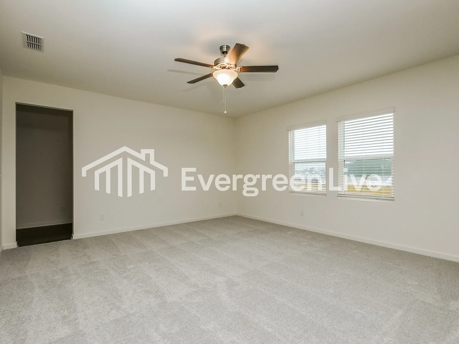 4 bed, 2.0 bath, 2401 sqft, $2,120 — Photo 3