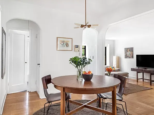 225 West 25th Street image 1 of 5