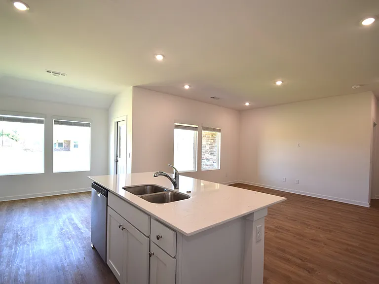 577 Nevada St — Photo 9