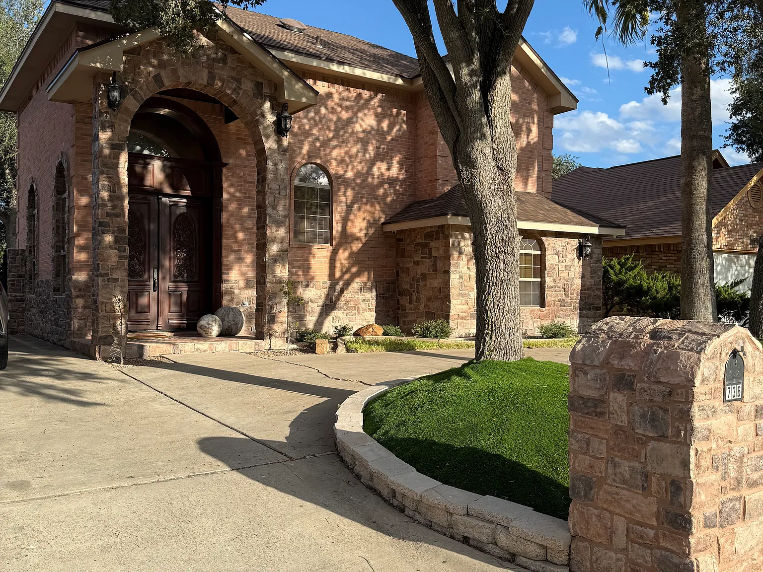 4 bed, 2749 sqft, $3,000 — Photo 1
