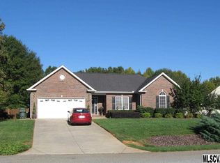 1814 Pipers Ridge Cir NW, Conover, NC 28613