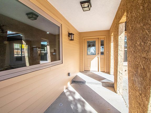 3rd image of 4904 Crestwood Dr