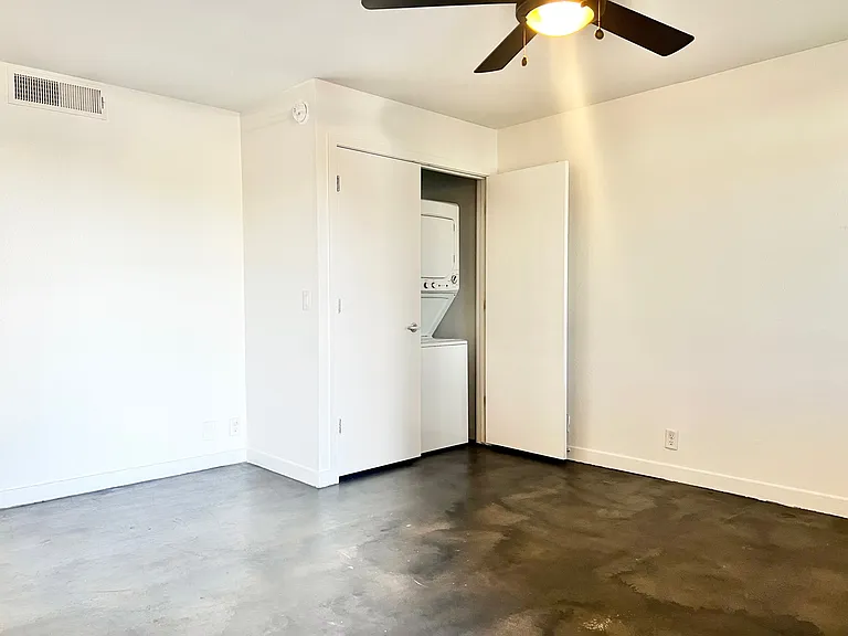 15 Melrose — Photo 14