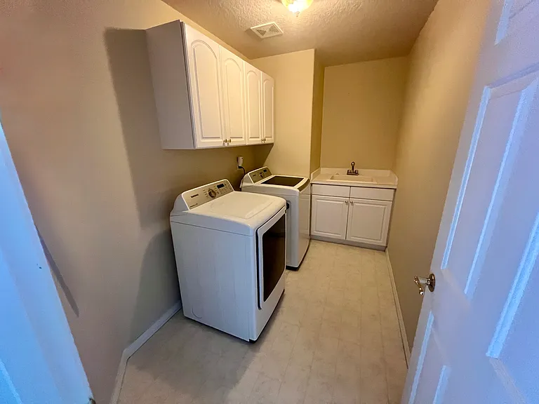 1916 NW 43rd Ave — Photo 15