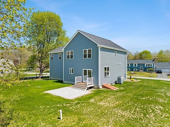 4th image of 12 Valley Run Dr