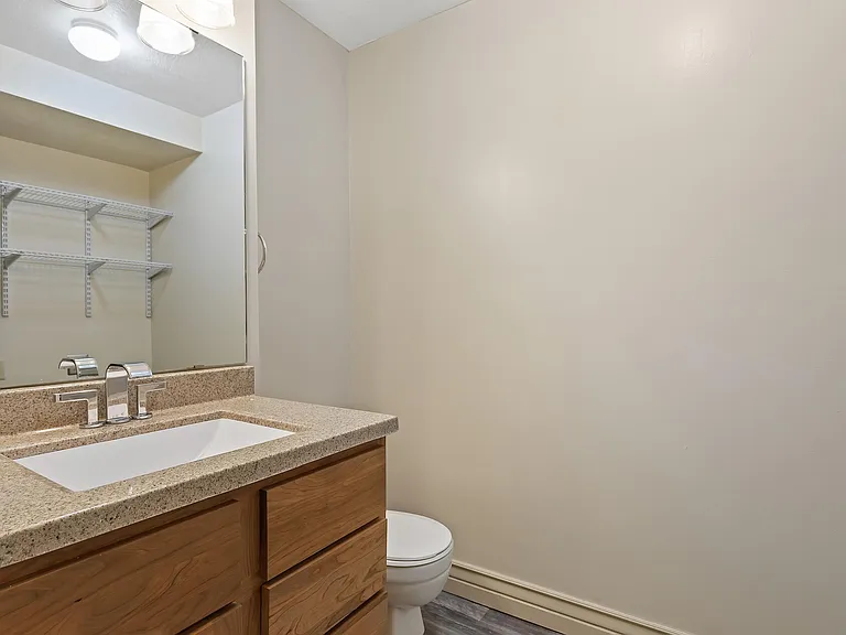 717 N 400 W — Photo 8