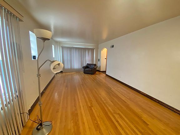 4th image of 10206 Belmont Ave