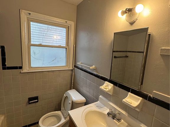 4th image of 26105 Annapolis St
