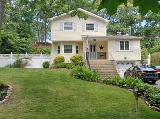 327 Locust Dr, Rocky Point, NY 11778