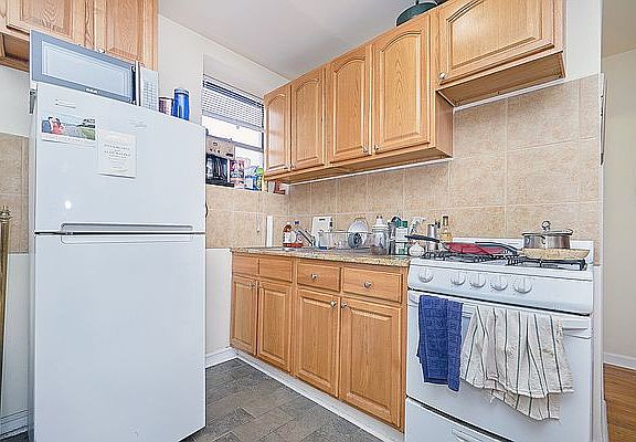 2nd image of 270 E 78th St APT 9