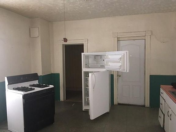 4th image of 1112 Lake St