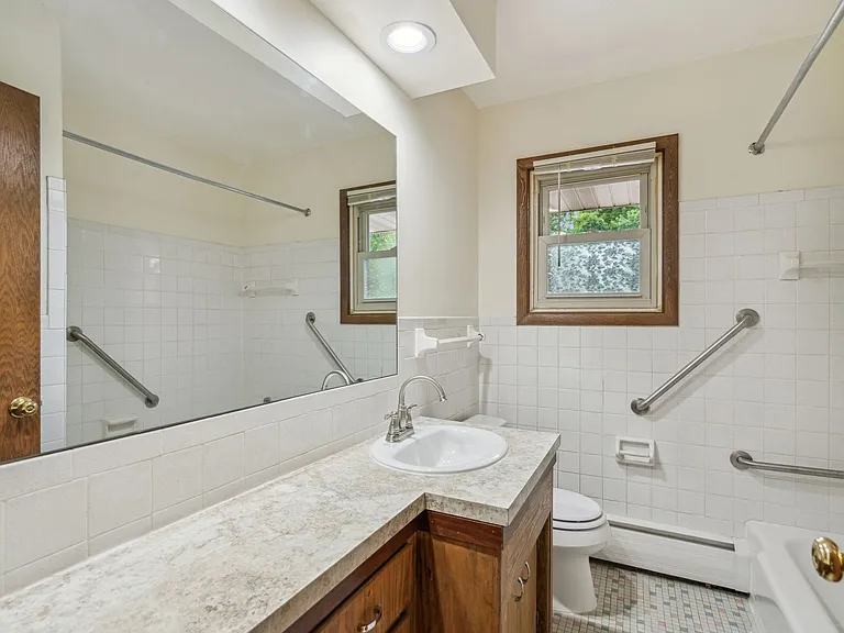 5547 Lyndale Ave N — Photo 18