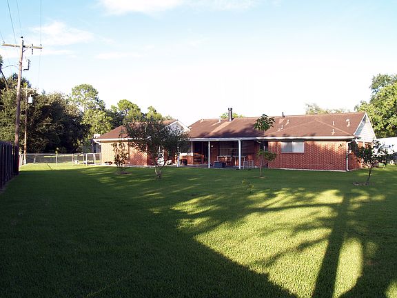 5th image of 413 Christina Ln