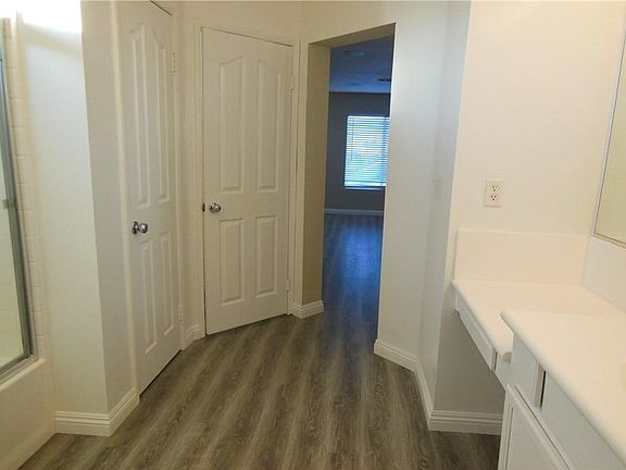 5th image of 1377 Edgehill Dr