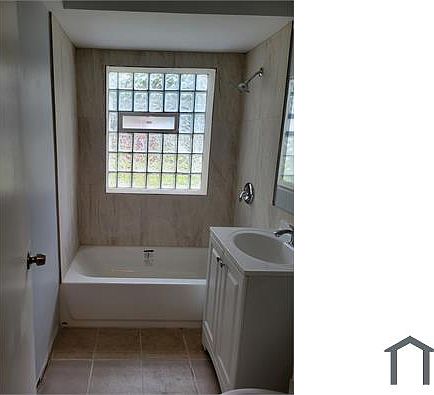 2nd image of 2304 W Garfield Blvd #3F