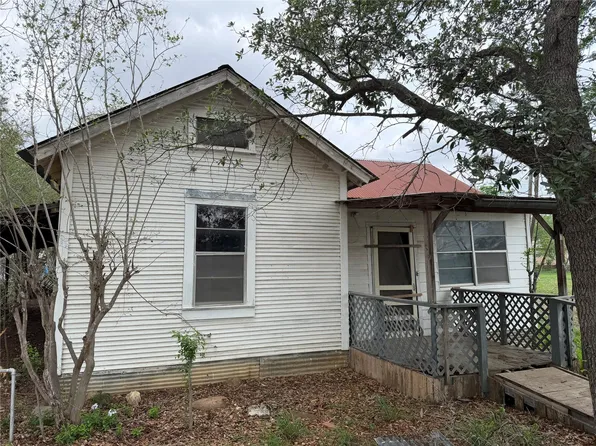514 W Avenue D, Poteet, TX 78065
